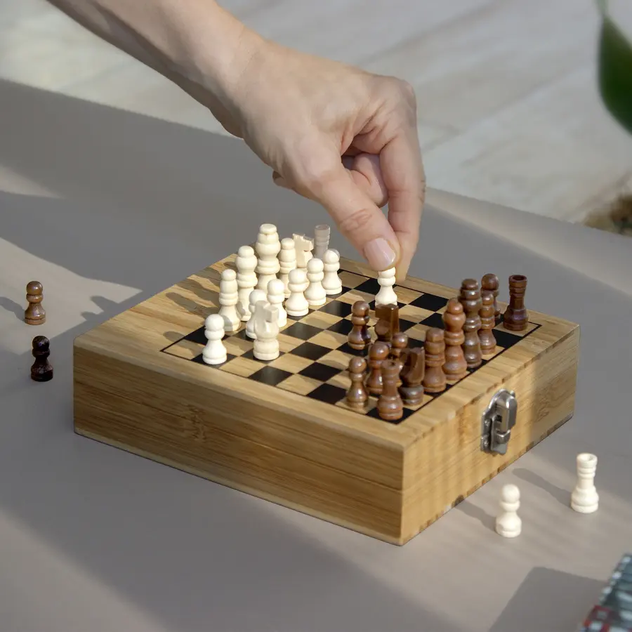 Set de vino con juego de ajedrez CHESSY 13